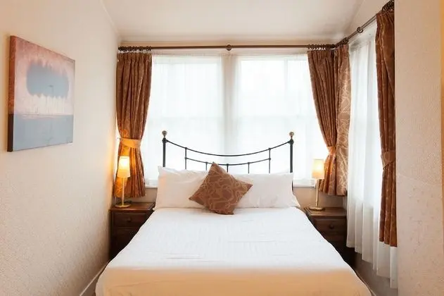 Standard Tek Büyük Yataklı Oda