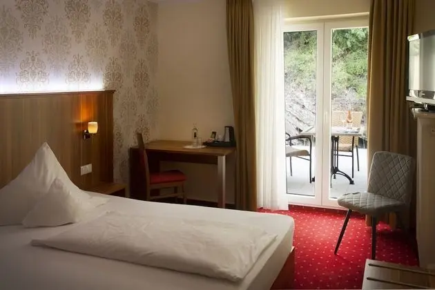 Tek Büyük Yataklı Oda, Dağ Manzaralı (Budget)