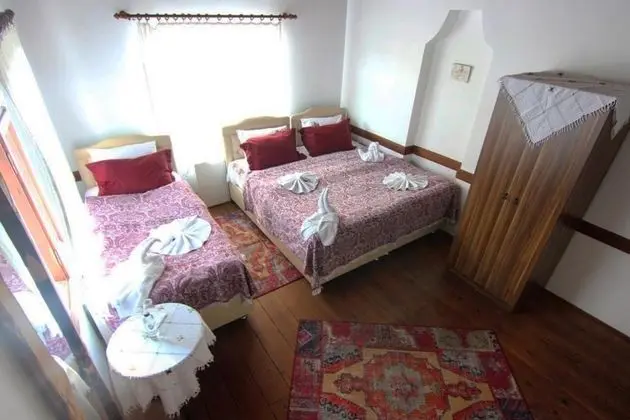 Çift Kişilik, Köy Manzaralı