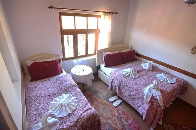 Çift Kişilik, Köy Manzaralı