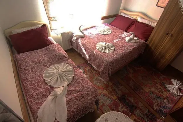Çift Kişilik, Köy Manzaralı