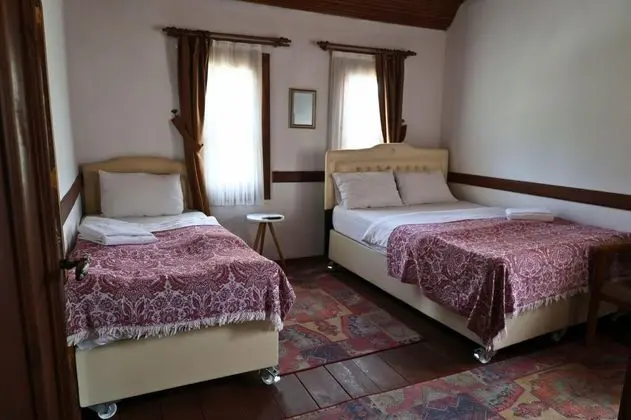 Triple, Köy Manzaralı