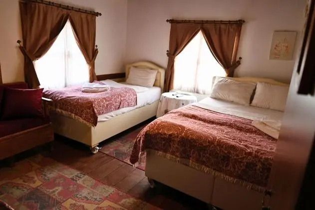 Triple, Köy Manzaralı