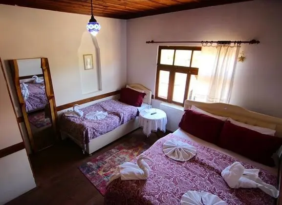 Triple, Köy Manzaralı