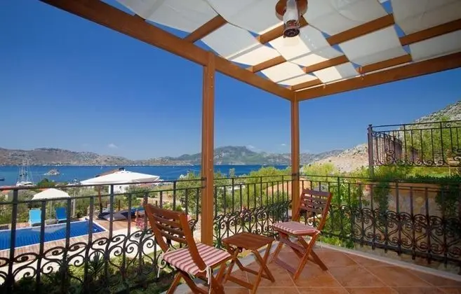 Balkonlu Oda - Deniz Manzaralı