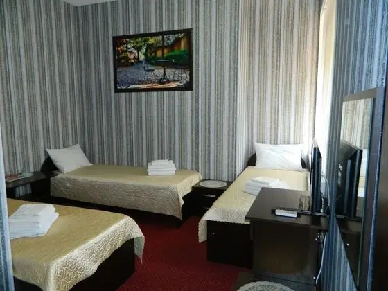 Üç Kişilik Oda, 3 Tek Kişilik Yatak, Sigara İçilmez, Avlu Manzaralı