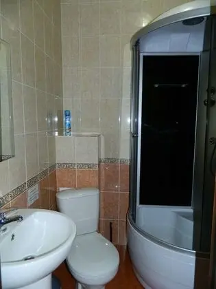 Üç Kişilik Oda, 3 Tek Kişilik Yatak, Sigara İçilmez, Avlu Manzaralı