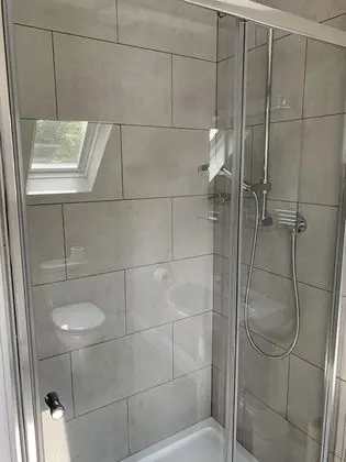 Üç Kişilik Oda, Banyolu/Duşlu (One Double One Single)