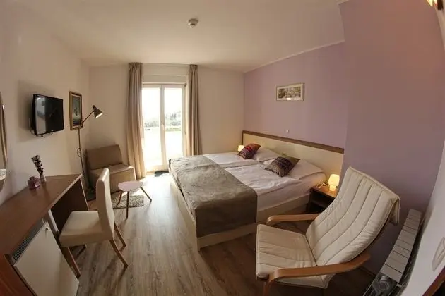 Classic Tek Büyük Yataklı Oda, 1 En Büyük (King) Boy Yatak, Balkon, Kısmi Deniz Manzaralı
