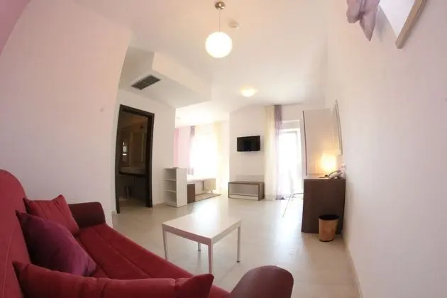 Superior Tek Büyük Yataklı Oda, Balkon, Kısmi Deniz Manzaralı