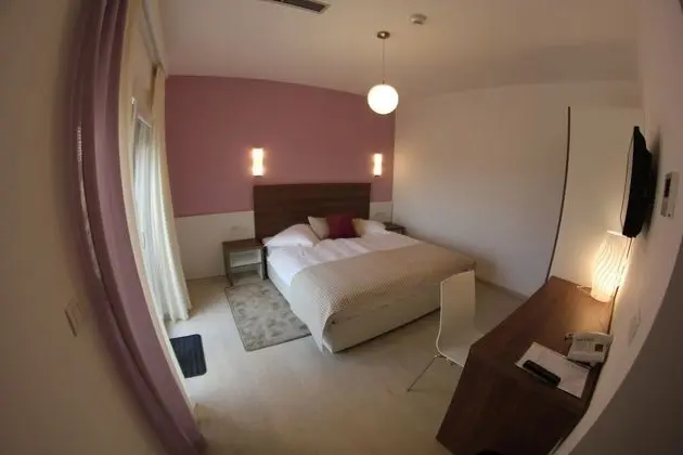 Superior Tek Büyük Yataklı Oda, Balkon, Kısmi Deniz Manzaralı