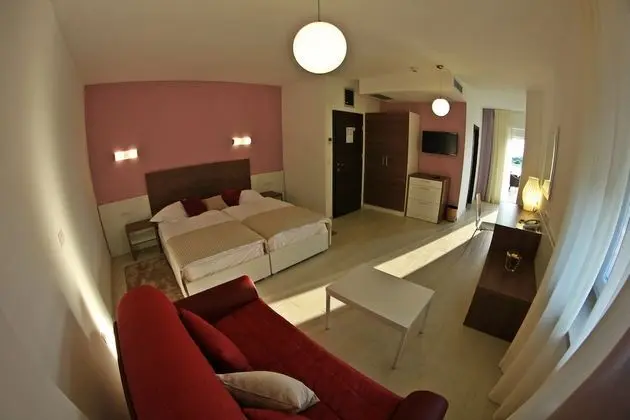 Superior Tek Büyük Yataklı Oda, Balkon, Kısmi Deniz Manzaralı
