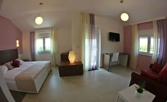 Superior Tek Büyük Yataklı Oda, Balkon, Kısmi Deniz Manzaralı