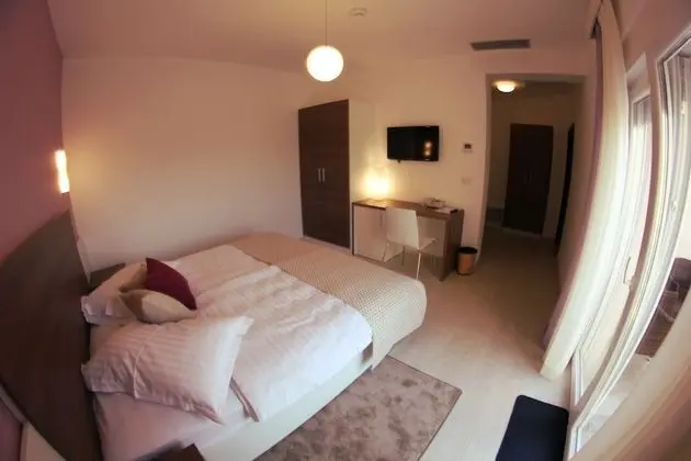 Superior Tek Büyük Yataklı Oda, Balkon, Kısmi Deniz Manzaralı