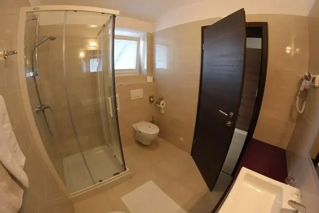 Superior Tek Büyük Yataklı Oda, Balkon, Kısmi Deniz Manzaralı