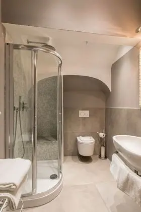 Classic Tek Büyük Yataklı Oda (Private External Bathroom)