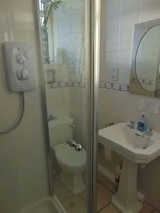 Tek Kişilik Oda, Ortak Banyo