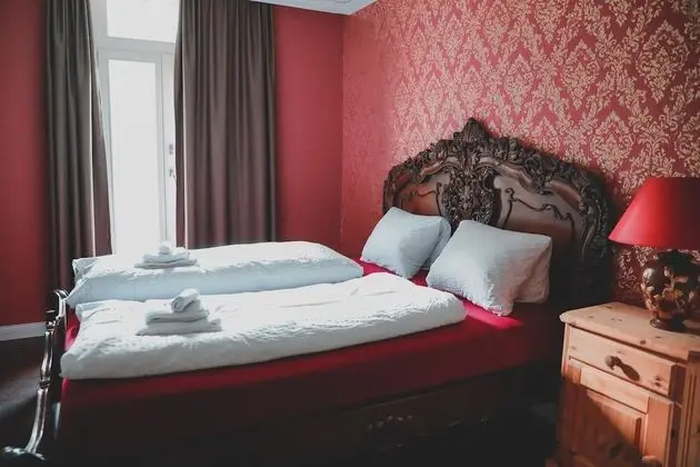 Romantic Tek Büyük Yataklı Oda, Kişiye Özel Havuzlu, Dağ Manzaralı