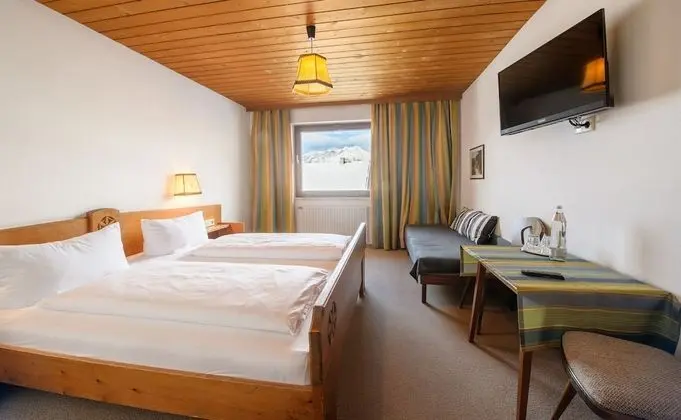 Family Room (2 separate double rooms)