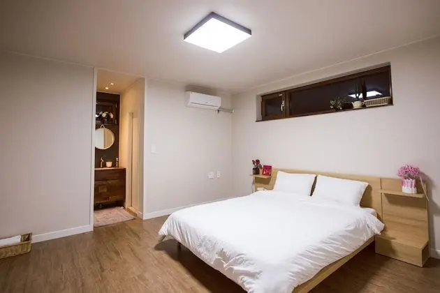 Ev (Jini - 2 double and 2 futons)