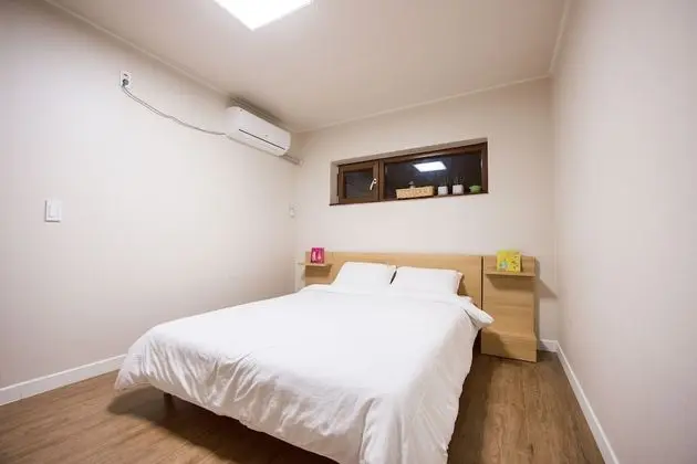Ev (Jini - 2 double and 2 futons)