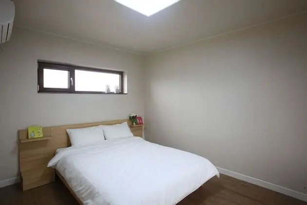 Ev (Jini - 2 double and 2 futons)