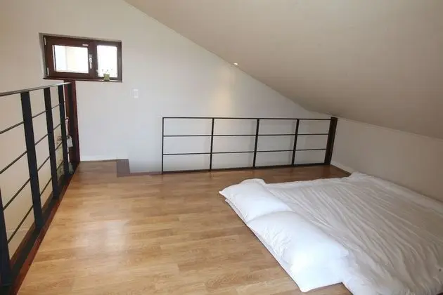 Ev (Jini - 2 double and 2 futons)