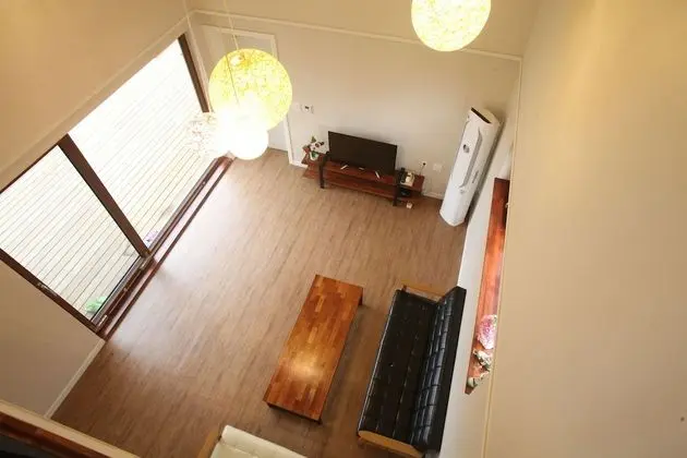 Ev (Jini - 2 double and 2 futons)