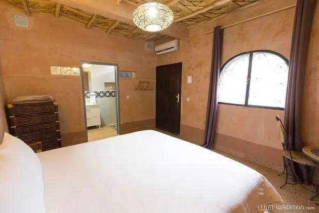 Standard Tek Büyük Yataklı Oda, Banyolu/Duşlu, Havuz Manzaralı