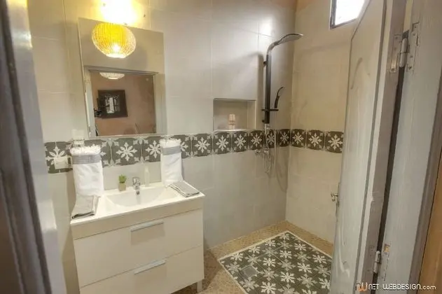 Standard Tek Büyük Yataklı Oda, Banyolu/Duşlu, Havuz Manzaralı