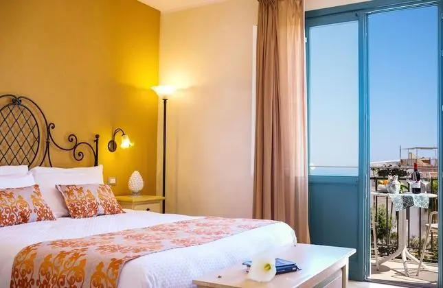 Tek Büyük Yataklı Oda, Balkon, Deniz Manzaralı