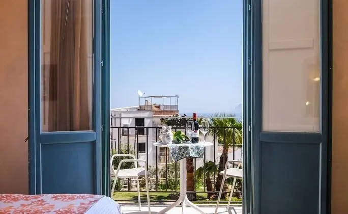 Tek Büyük Yataklı Oda, Balkon, Deniz Manzaralı