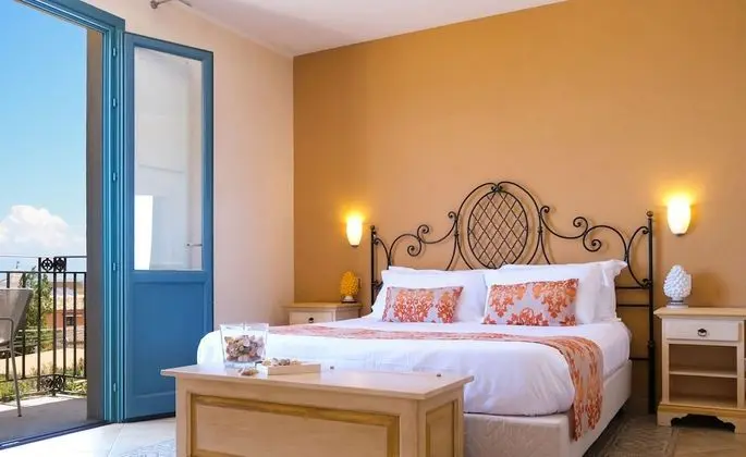 Tek Büyük Yataklı Oda, Balkon, Deniz Manzaralı