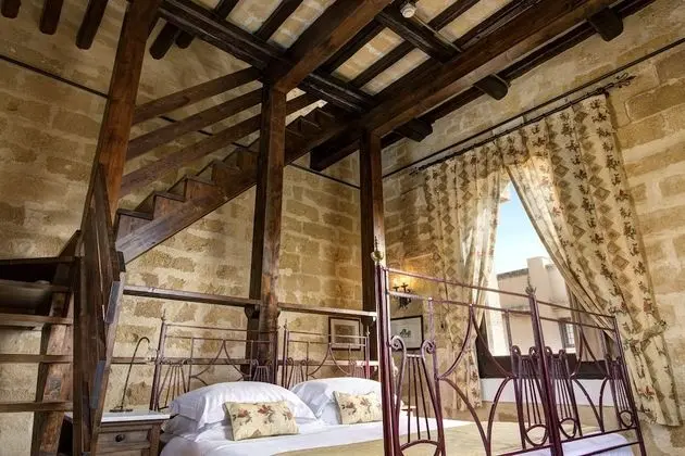 Panoramic Dubleks, Ek Bina (Ancient Tower)