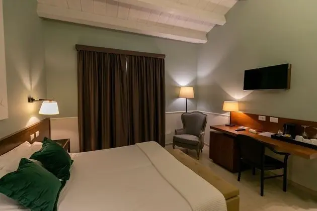 Classic Tek Büyük Yataklı Oda