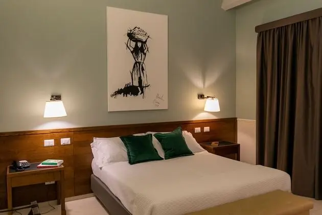 Classic Tek Büyük Yataklı Oda