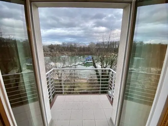 Superior Oda, Balkon, Göl Manzaralı