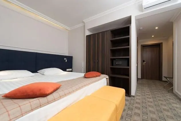 Standard Tek Büyük veya İki Ayrı Yataklı Oda, 1 Çift Kişilik veya 2 Tek Kişilik Yatak