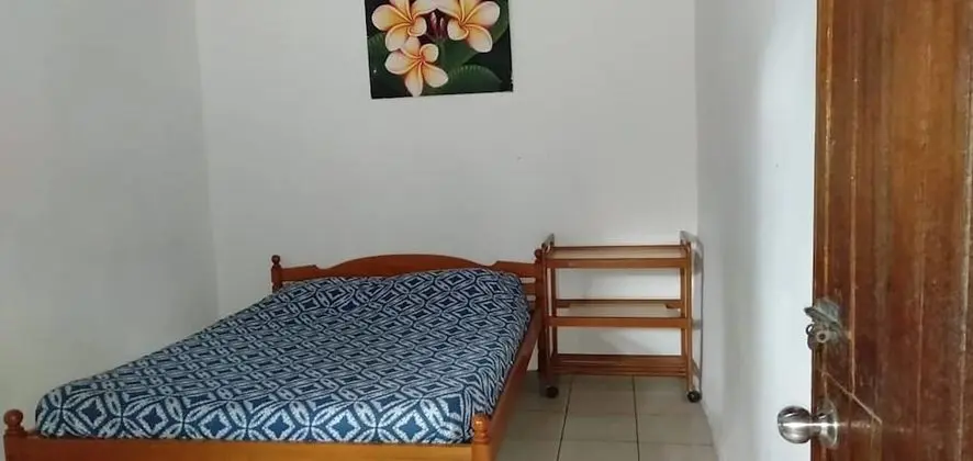 Tek Büyük Yataklı Oda, Ortak Banyo (not Lake View)