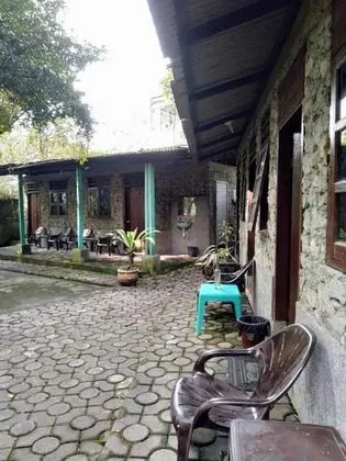 Tek Büyük Yataklı Oda, Ortak Banyo (not Lake View)