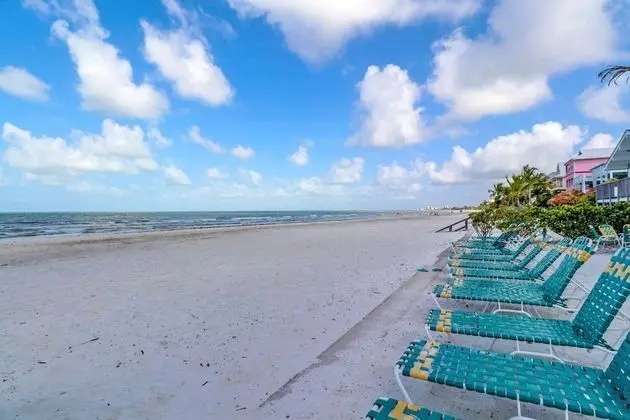 Daire (Bahama Beach Club #11)