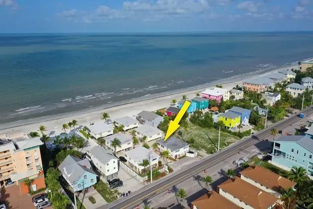 Daire (Bahama Beach Club #11)