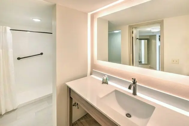 Standard Oda, 1 En Büyük (King) Boy Yatak ve Çekyat, Mutfak, Kısmi Deniz Manzarası