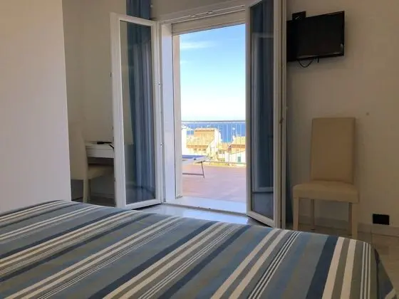 Tek Büyük Yataklı Oda, Balkon, Deniz Manzaralı