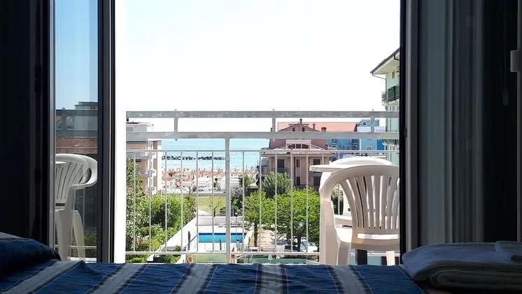 Üç Kişilik Oda, Balkon