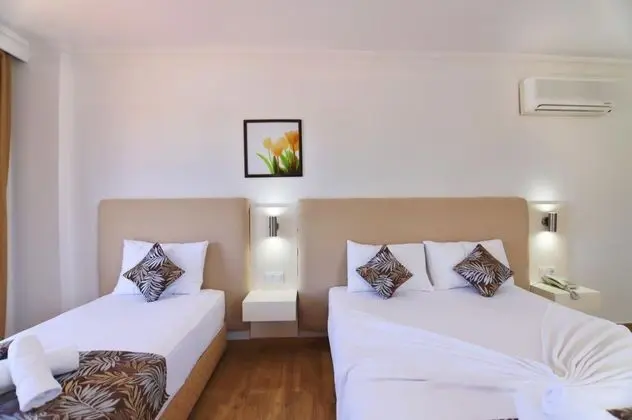 Aile Odası, Havuz Manzaralı, Balkonlu