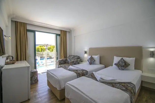 Çift Kişilik, Havuz Manzaralı, Balkonlu