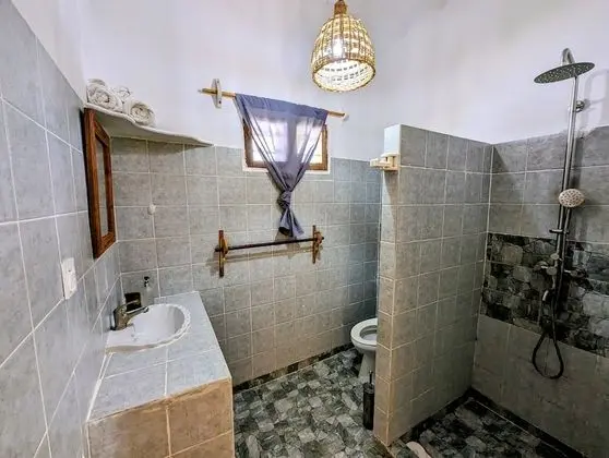 Üç Kişilik Oda, Bahçe Manzaralı