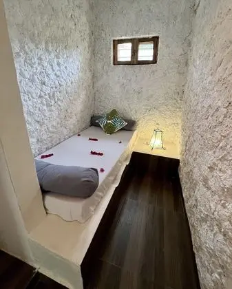 Üç Kişilik Oda, Bahçe Manzaralı