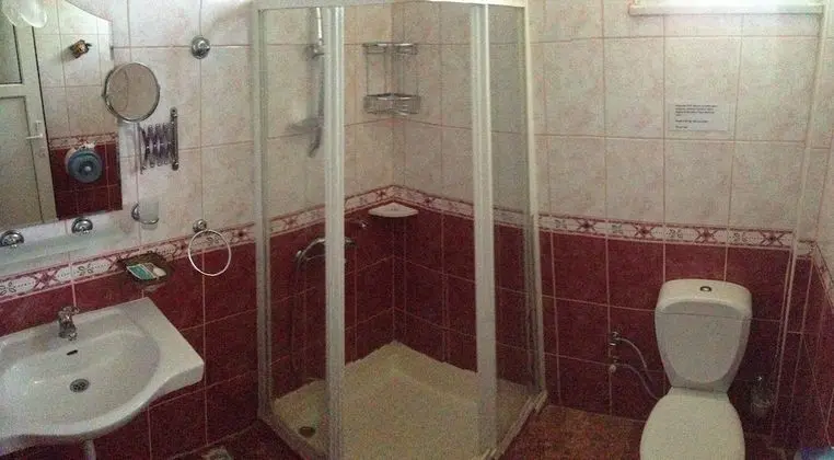 Üç Kişilik Oda